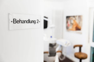 Einblick in das Behandlungszimmer 2